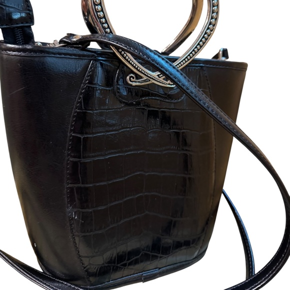 LOVE THIS LOOKS-LIKE mini Bucket Bag w Heart Handle and Charm, zipper top, - Picture 6 of 11